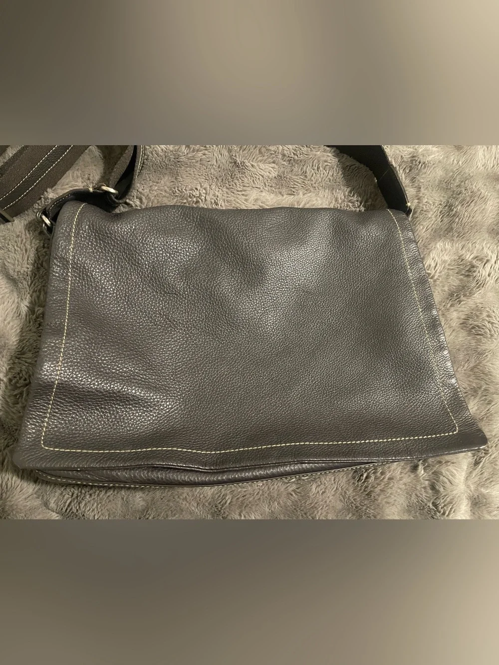 Levenger Bomber Jacket Pebble Leather Messenger Bag - Mocha Brown
